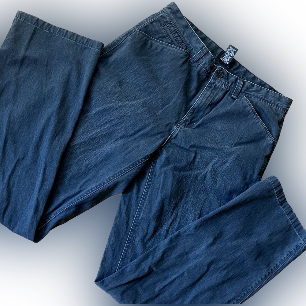 Calvin Klein Men’s casual pants in dark charcoal.